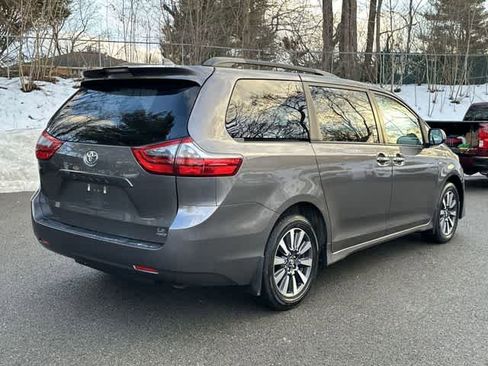 Used 2020 Toyota Sienna LE w/ LE Preferred Package image 30