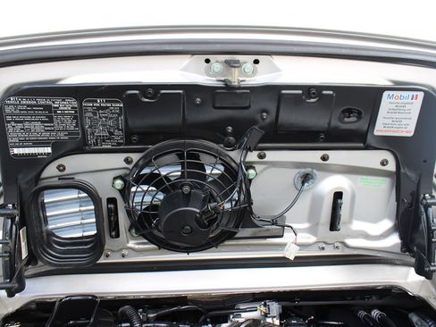 Used 2000 Porsche 911 Cabriolet image 38