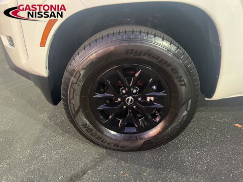 Used 2024 Nissan Frontier SV image 19