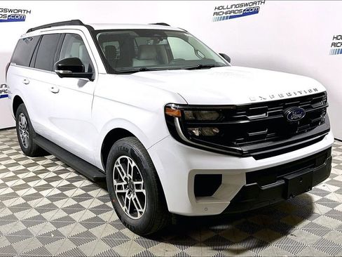 New 2026 Ford Expedition Active RWD image 2
