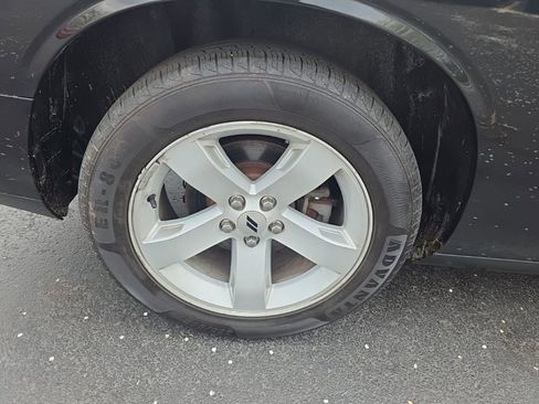 Used 2014 Dodge Challenger SXT Plus image 9