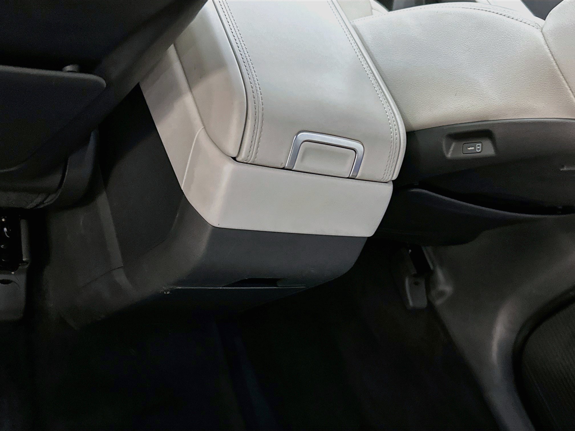 Used 2025 Hyundai Santa Fe Limited AWD/4WD image 29