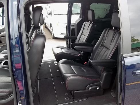 Used 2013 Dodge Grand Caravan R/T w/ Safety Sphere Group FWD image 9