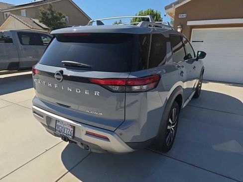 Used 2023 Nissan Pathfinder Platinum FWD image 3