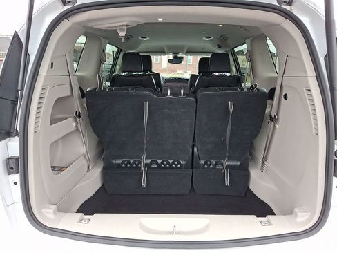 Used 2023 Chrysler Pacifica Touring-L image 29