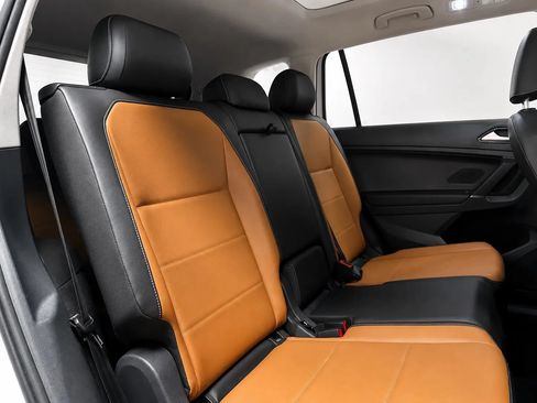Used 2018 Volkswagen Tiguan SE w/ Panoramic Sunroof Package AWD/4WD image 22