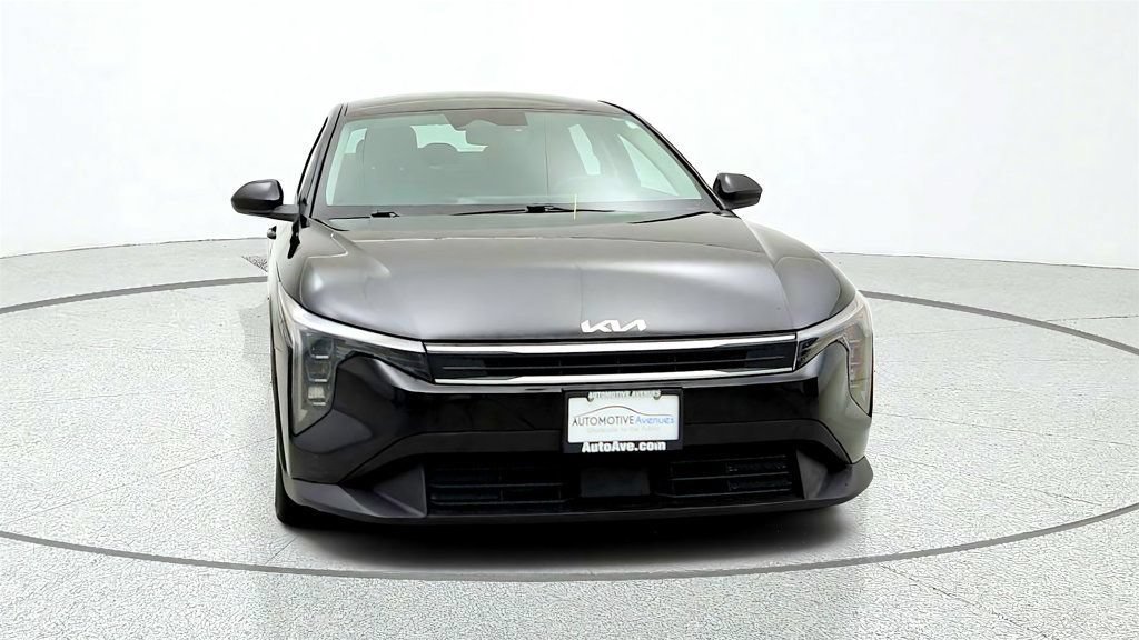 Used 2025 Kia K4 FWD image 2