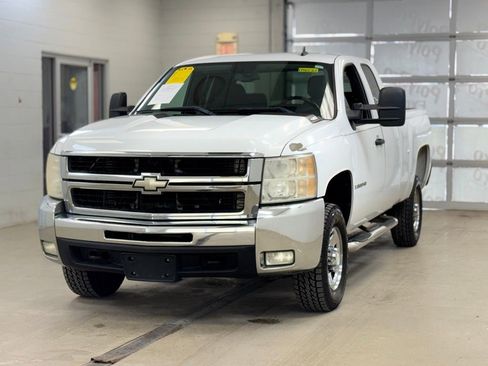 Used 2009 Chevrolet Silverado 2500 LT w/ Exterior Plus Package image 3