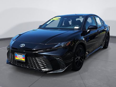 Used 2025 Toyota Camry SE FWD image 7