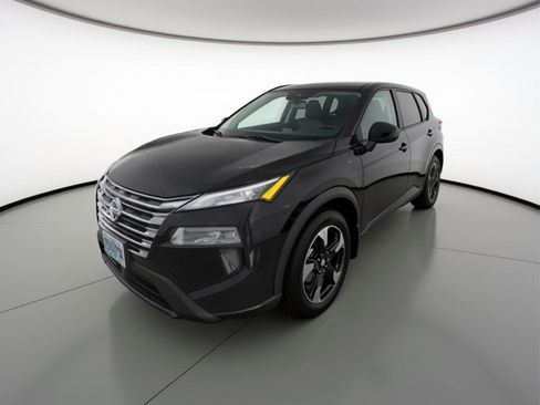 Used 2024 Nissan Rogue SV AWD/4WD image 3