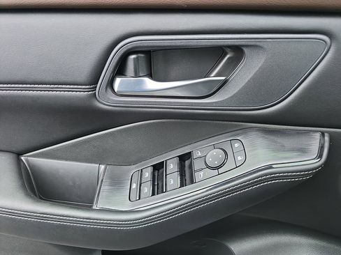 Used 2023 Nissan Rogue SV w/ SV Premium B Package image 31