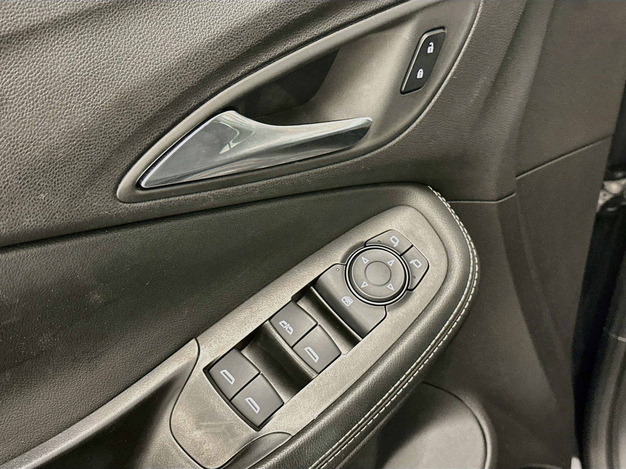 Used 2025 Buick Encore GX Preferred AWD/4WD image 15