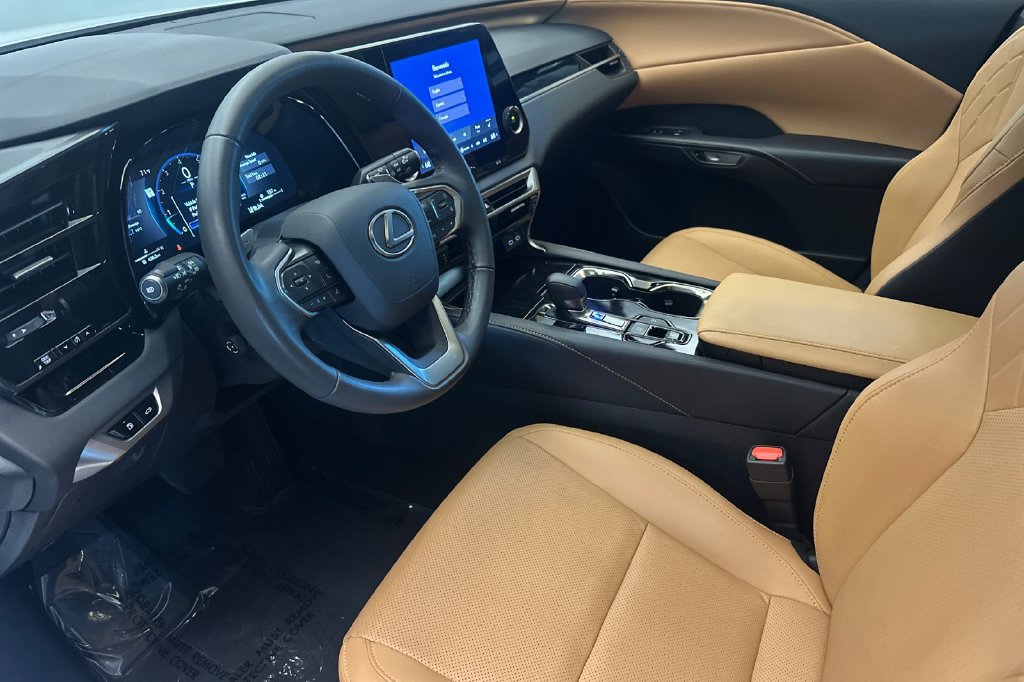 Certified 2025 Lexus RX 350 FWD w/ Accessory Package image 10
