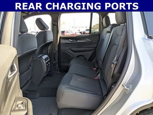 New 2025 Jeep Grand Cherokee Laredo image 15