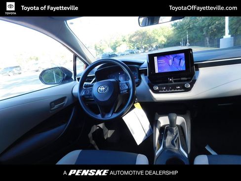 Used 2025 Toyota Corolla LE FWD image 2