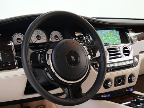 Used 2019 Rolls-Royce Wraith image 15