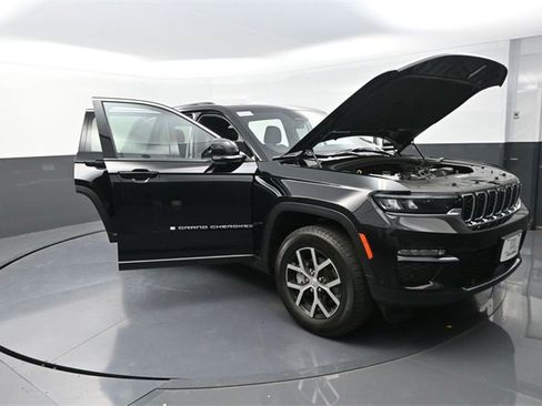 New 2025 Jeep Grand Cherokee Limited w/ Luxury Tech Group II image 25