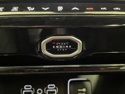 Used 2026 Jeep Grand Cherokee Altitude AWD/4WD image 25