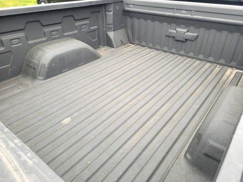 Used 2022 Chevrolet Silverado 1500 LT AWD/4WD image 7
