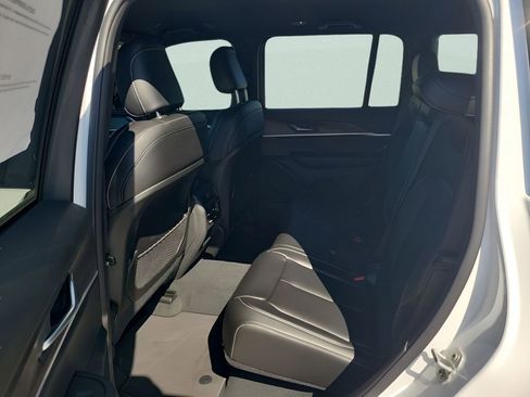 New 2025 Jeep Grand Cherokee Limited w/ Black Appearance Package AWD/4WD image 23
