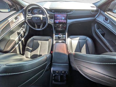 Used 2025 Jeep Grand Cherokee L Limited image 18