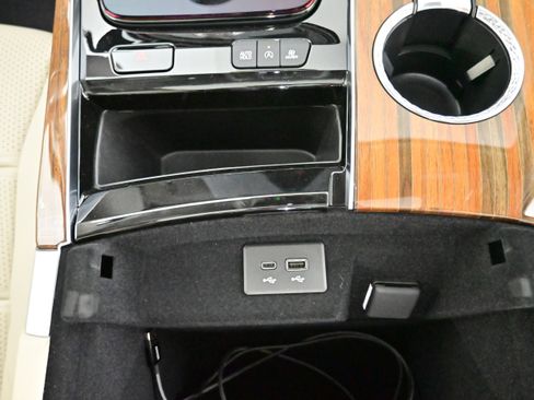 Used 2025 Cadillac Escalade Sport Platinum w/ LPO, ONYX Package image 26