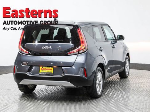 Used 2023 Kia Soul LX w/ LX Technology Package image 5