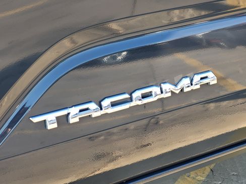 Certified 2025 Toyota Tacoma SR5 AWD/4WD image 9