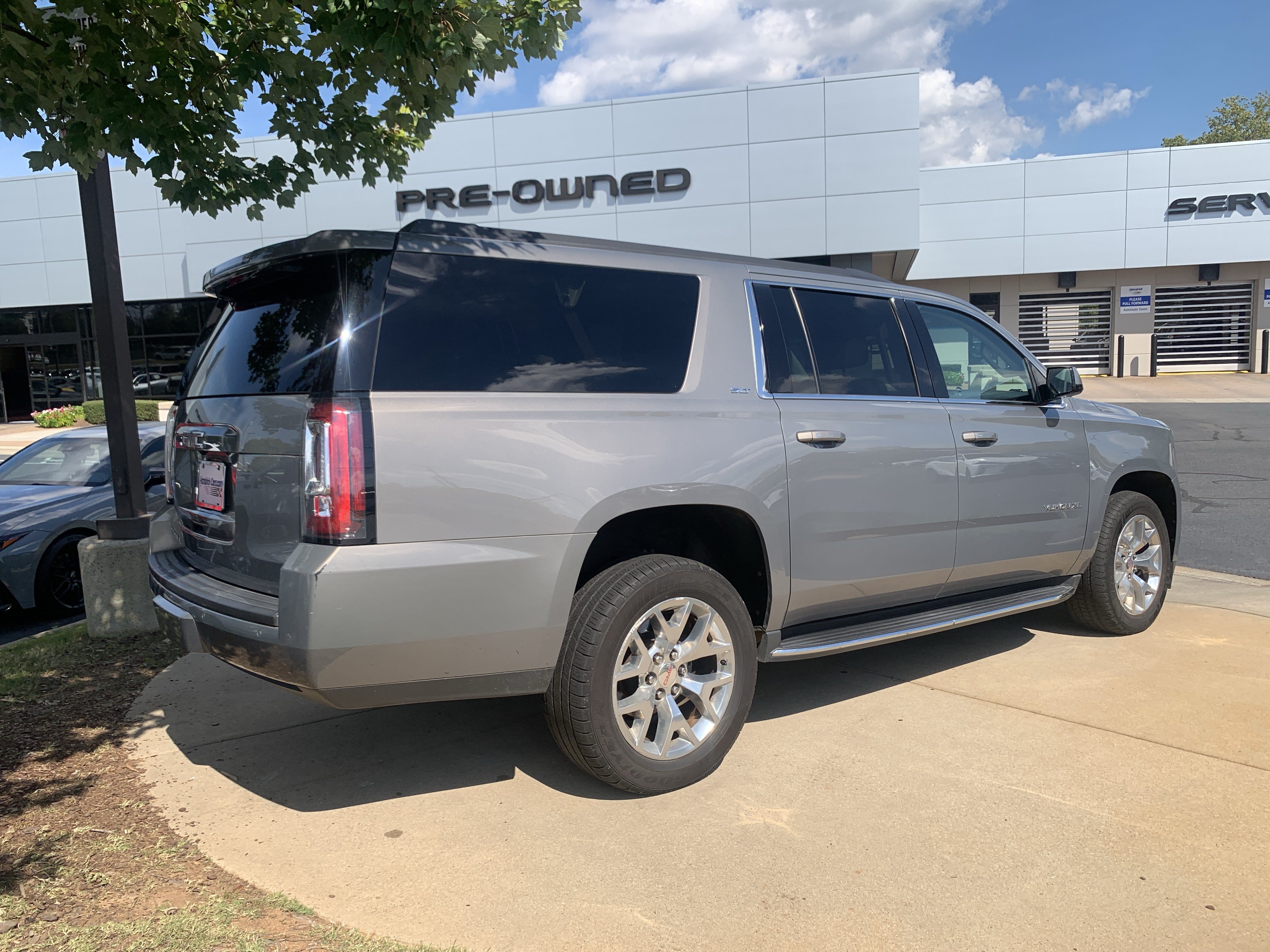Used 2019 GMC Yukon XL SLT w/ Open Road Package AWD/4WD image 10