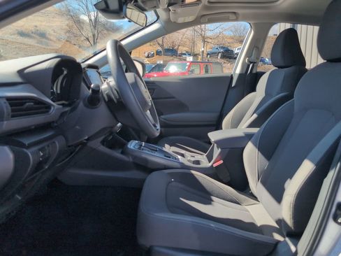 Used 2025 Subaru Crosstrek 2.0i Premium image 11