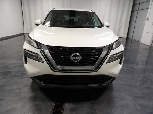 Used 2022 Nissan Rogue SV FWD image 2