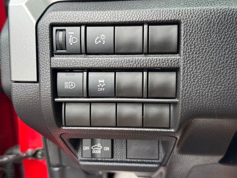 Certified 2025 Toyota Tacoma SR5 AWD/4WD image 15
