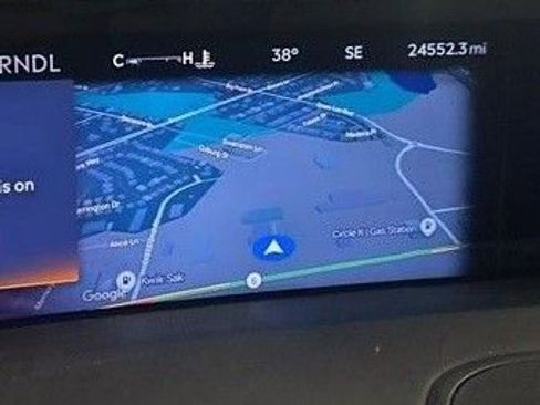 Used 2025 Lincoln Nautilus Premier image 3