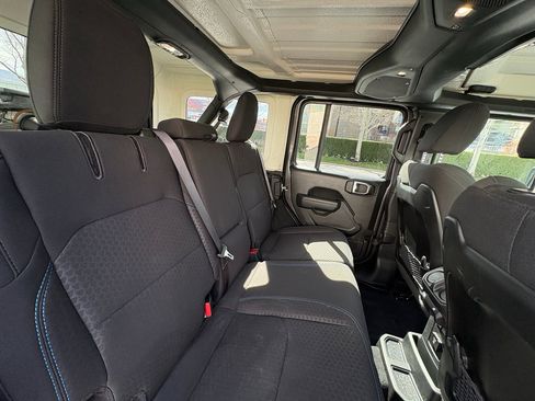 Used 2025 Jeep Wrangler Rubicon w/ Safety Group image 23