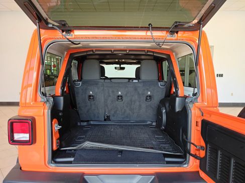 Used 2020 Jeep Wrangler Unlimited Sahara w/ Uconnect 4C Nav & Sound Group AWD/4WD image 12