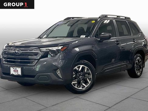 Used 2025 Subaru Forester Premium AWD/4WD image 1