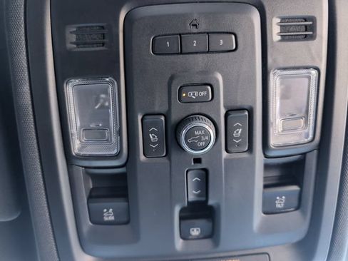 Used 2024 Chevrolet Suburban High Country AWD/4WD image 31
