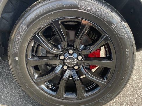 Used 2017 Land Rover Range Rover Evoque SE image 28