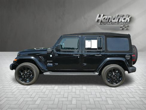 Used 2023 Jeep Wrangler Unlimited Sahara w/ Cold Weather Group AWD/4WD image 7