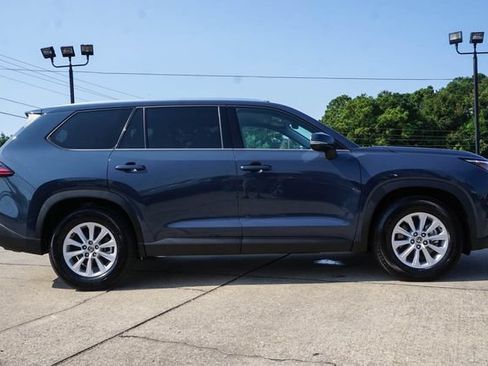 Used 2025 Toyota Grand Highlander FWD image 3