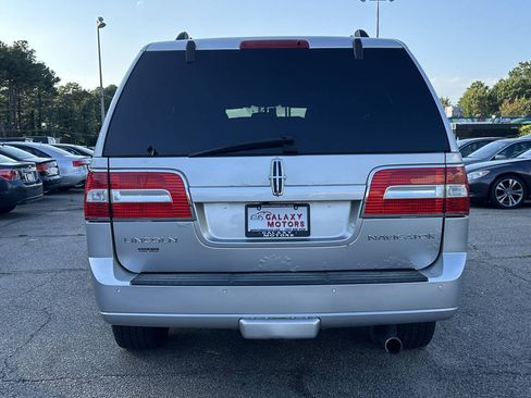 Used 2010 Lincoln Navigator 4WD image 8