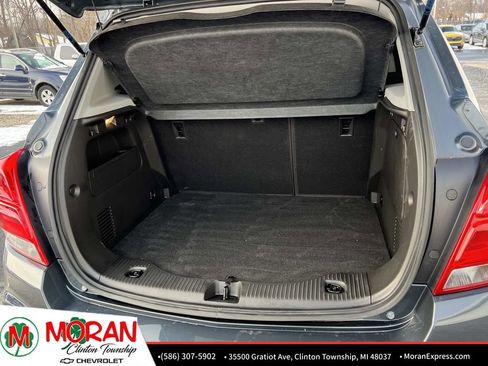 Certified 2022 Chevrolet Trax LT w/ LT Convenience Package image 12