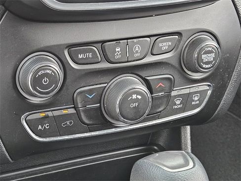 Used 2020 Jeep Cherokee Latitude image 20