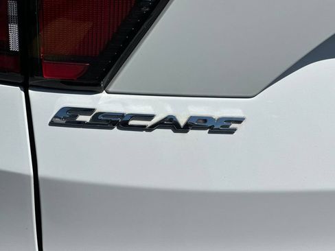 Certified 2018 Ford Escape SEL FWD image 28