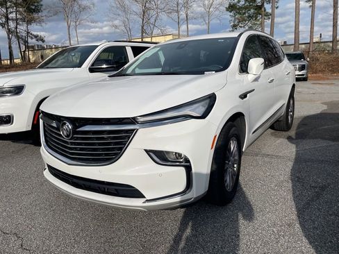 Used 2024 Buick Enclave Premium image 3