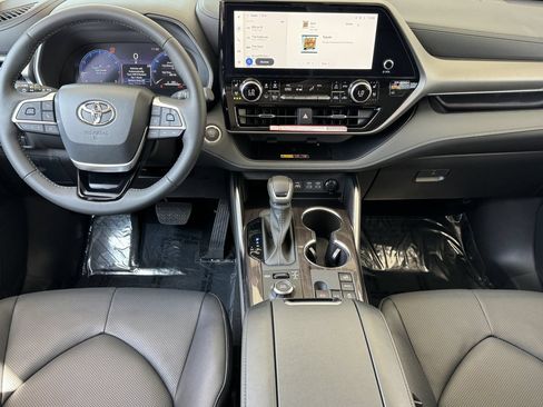 Certified 2026 Toyota Highlander Limited AWD/4WD image 17