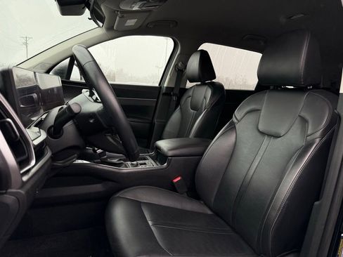 Certified 2024 Kia Sorento S image 9