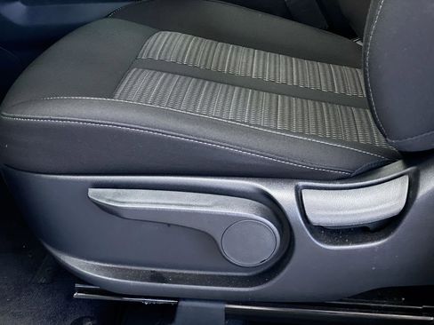 Certified 2025 Kia Sorento LX image 17