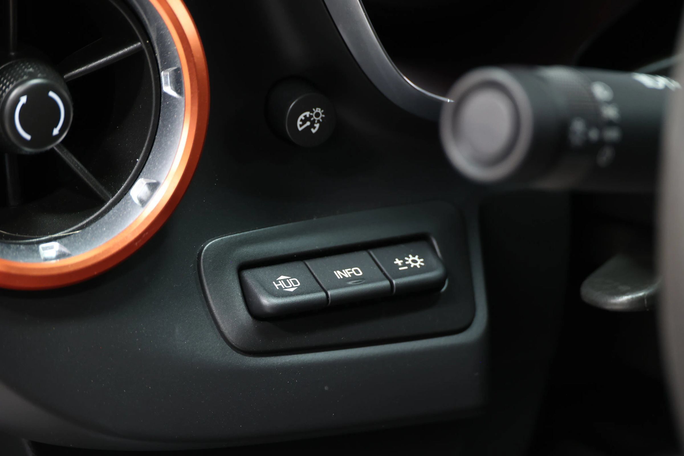 Used 2018 Chevrolet Camaro ZL1 RWD image 25