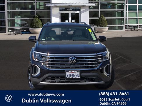 Certified 2025 Volkswagen Atlas SE image 2